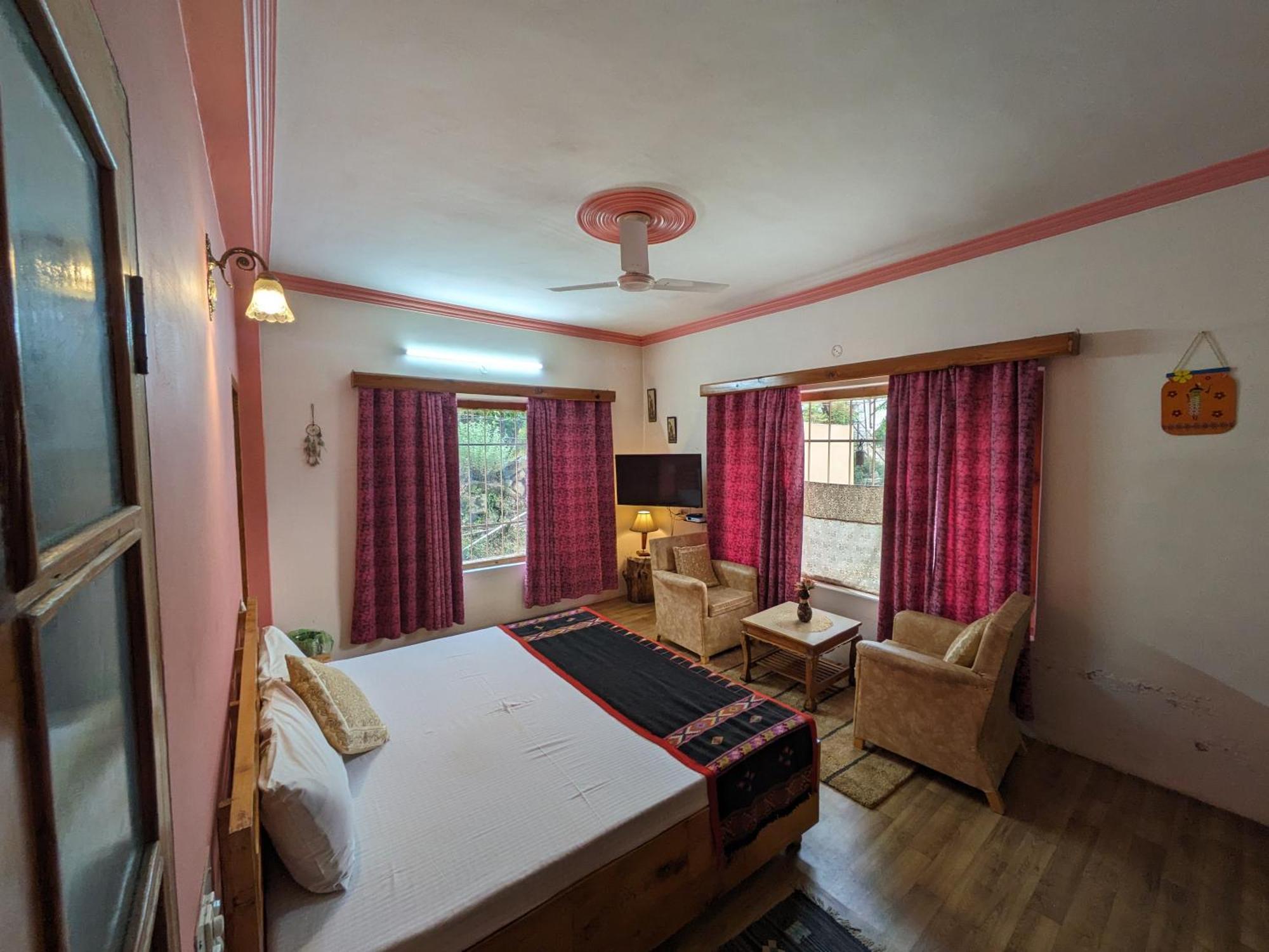 Aashirwad Homestay Kullu Phòng bức ảnh